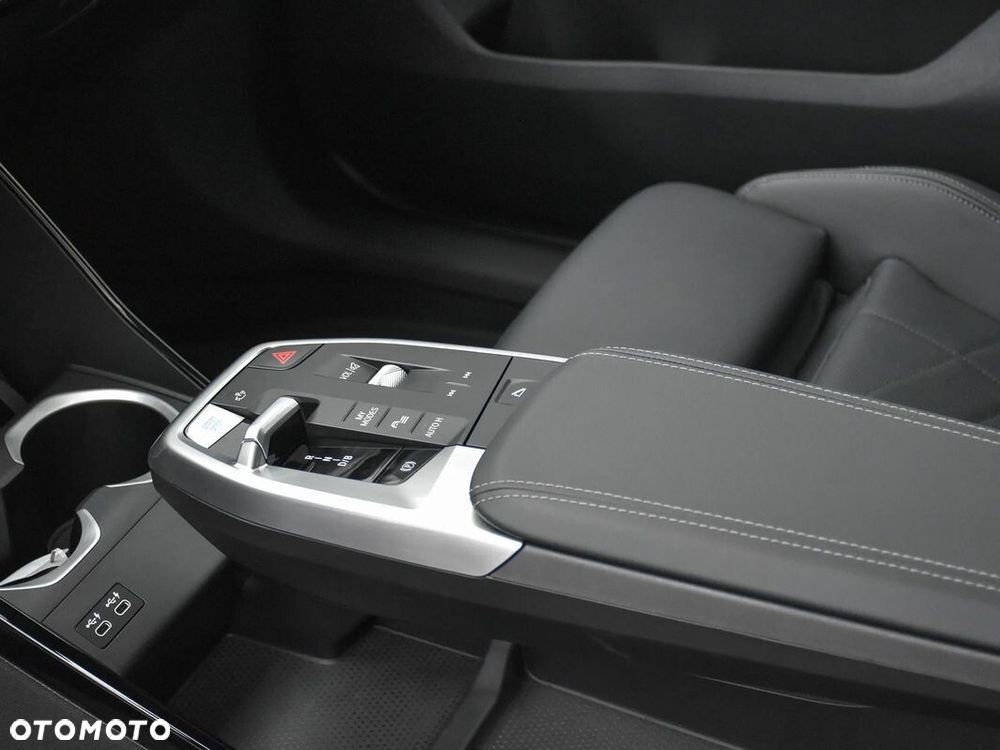 BMW iX2 eDrive20 66.5kWh M Sport Edition - 13