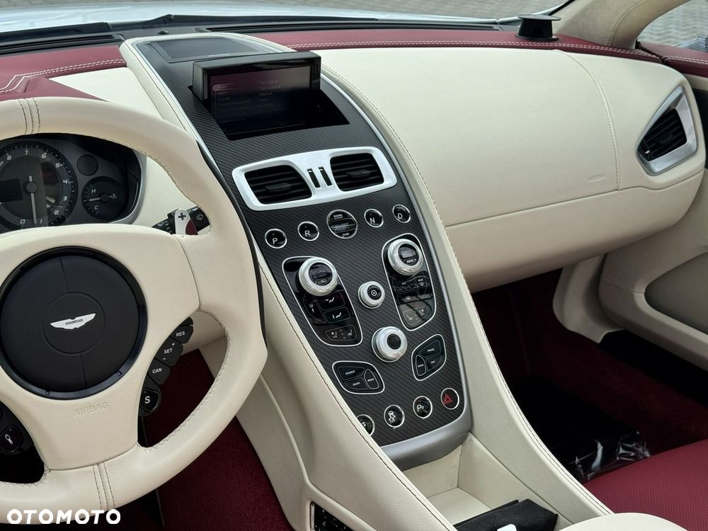 Aston Martin Vanquish - 25