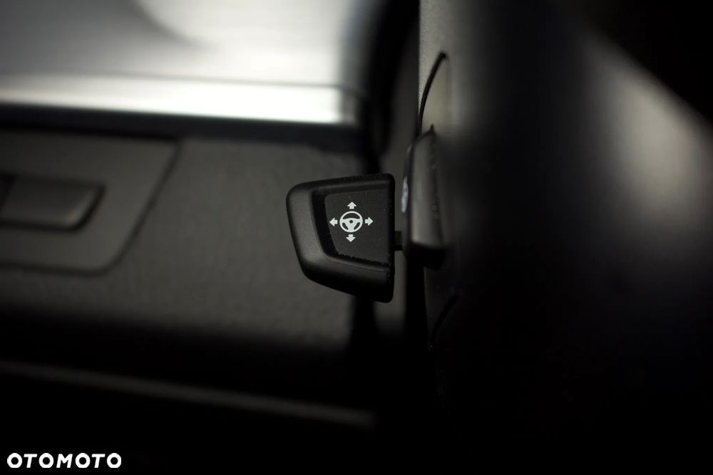 BMW Seria 5 M550d xDrive - 31