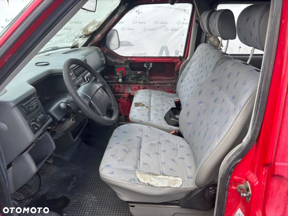 Volkswagen Caravelle C - 8