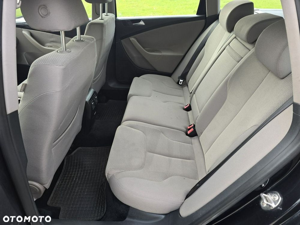 Volkswagen Passat - 20