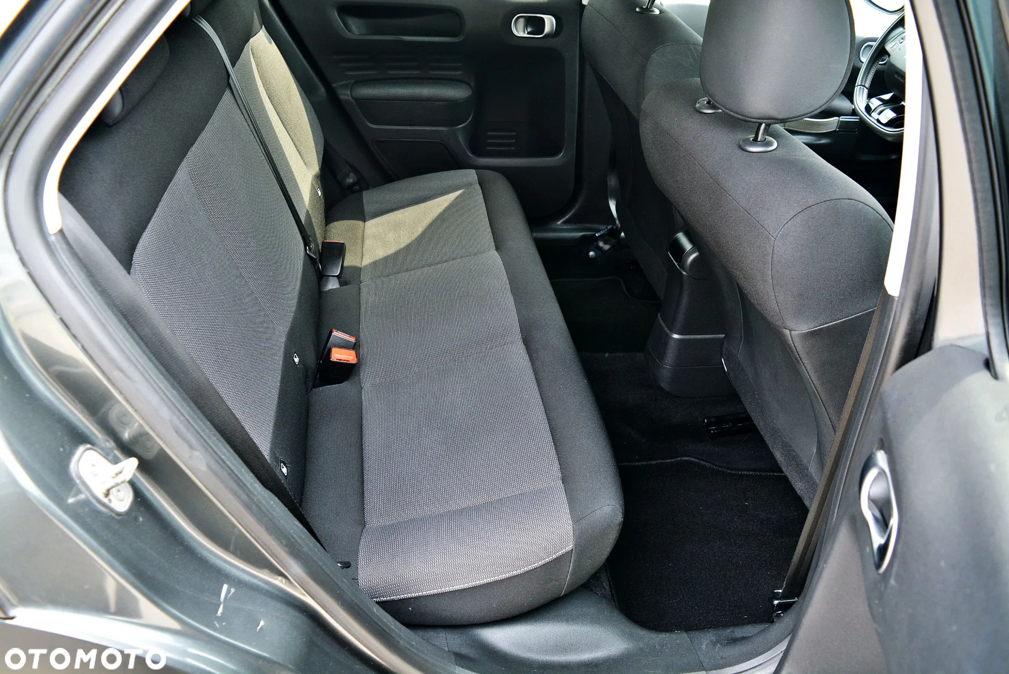 Citroën C4 Cactus 1.2 PureTech Shine Edition S&S - 19