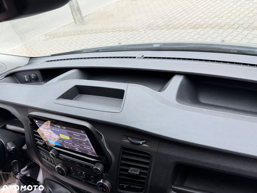 Ford TRANSIT CUSTOM - 26