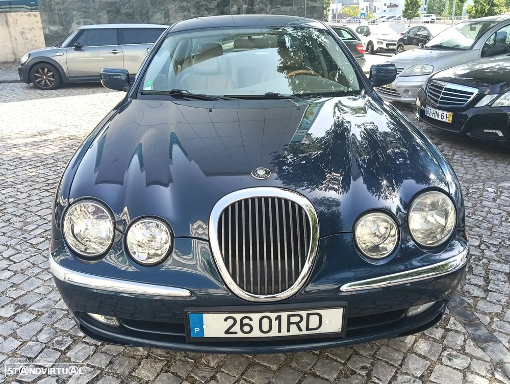 Jaguar S-Type 3.0 V6 Executive Auto. - 12