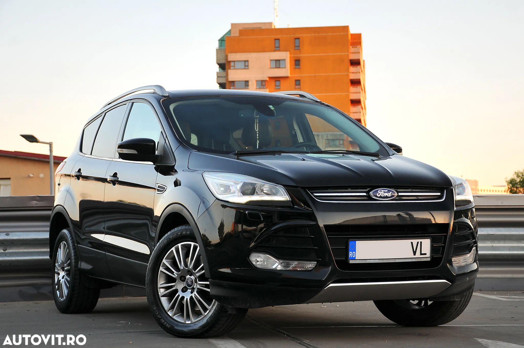 Ford Kuga 2.0 TDCi 4x4 Aut. Titanium - 1