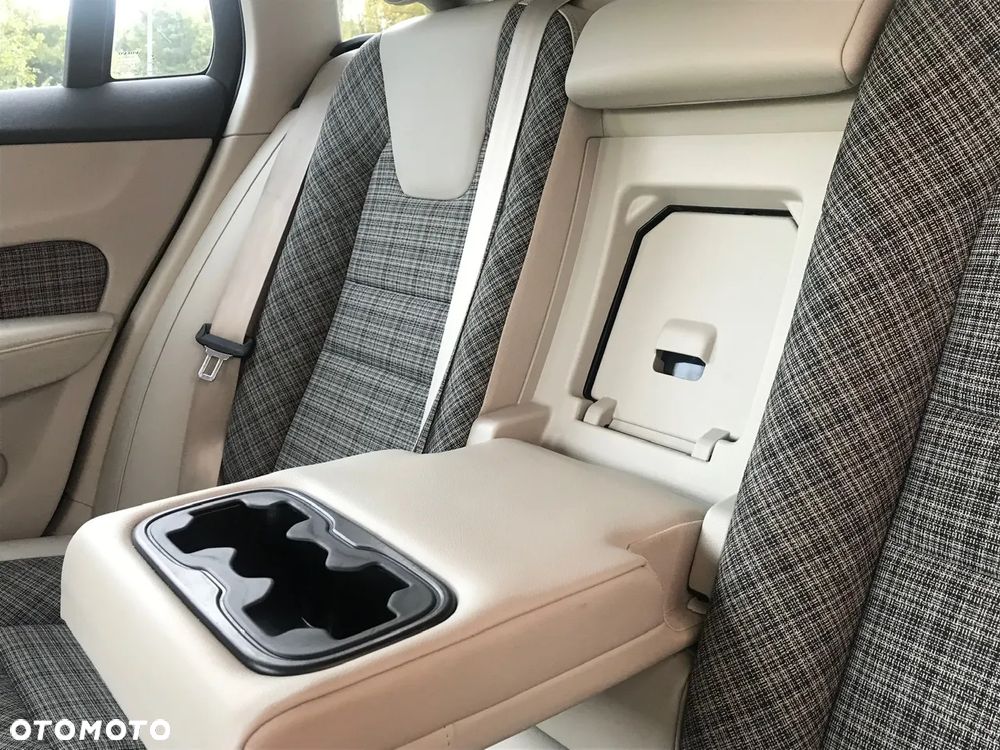 Volvo V60 ver-b4-d-momentum - 31