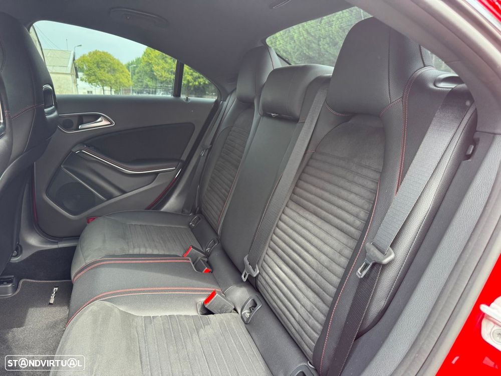 Mercedes-Benz CLA 220 d AMG Line Aut. — fotografia 13