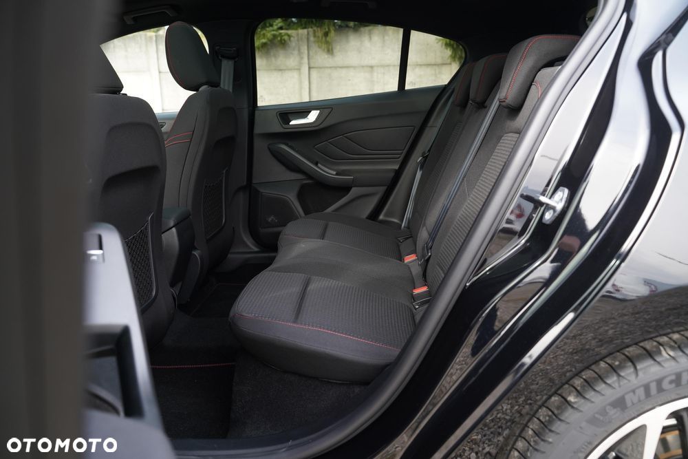 Ford Focus 1.0 EcoBoost mHEV ST-Line X - 11