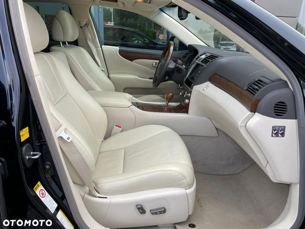 Lexus LS - 20