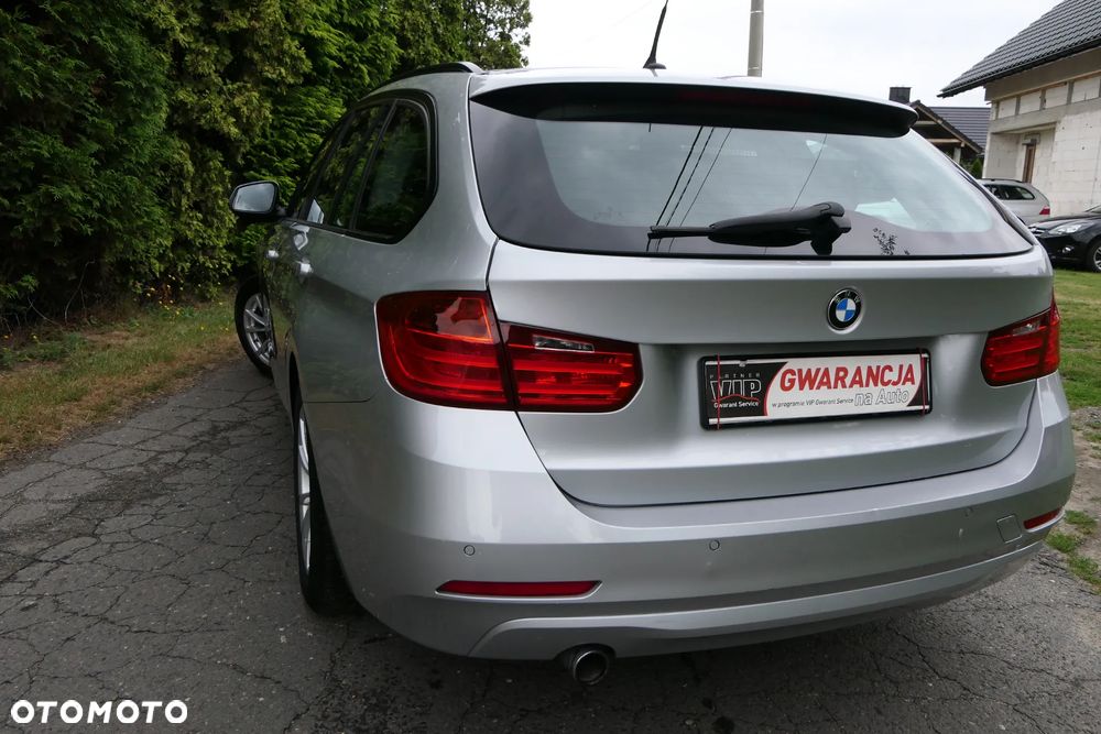 BMW Seria 3 320d Touring xDrive - 10