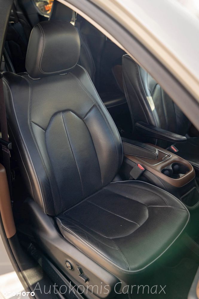 Chrysler Pacifica - 27