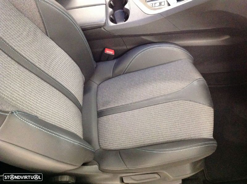 Peugeot 3008 1.6 Hybrid Allure Pack e-EAT8 - 42