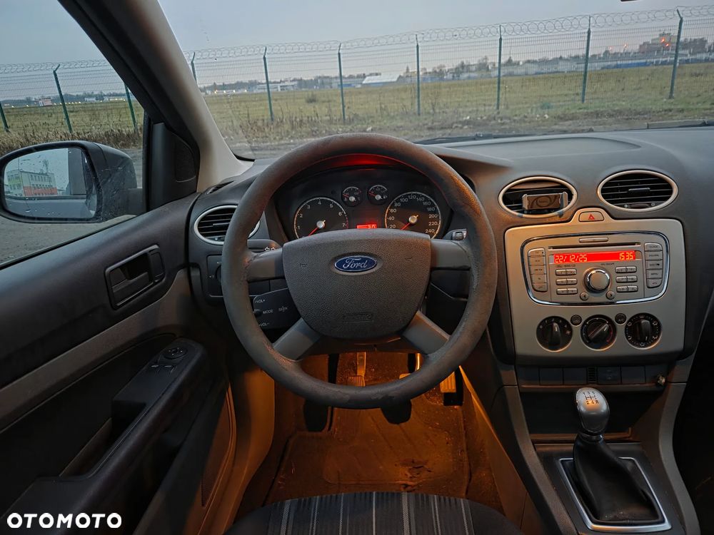 Ford Focus 1.6 Ambiente - 10