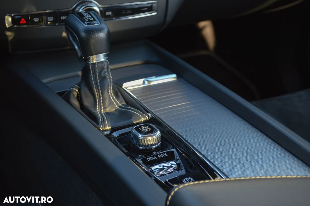 Volvo XC 60 D4 AWD Geartronic RDesign - 33