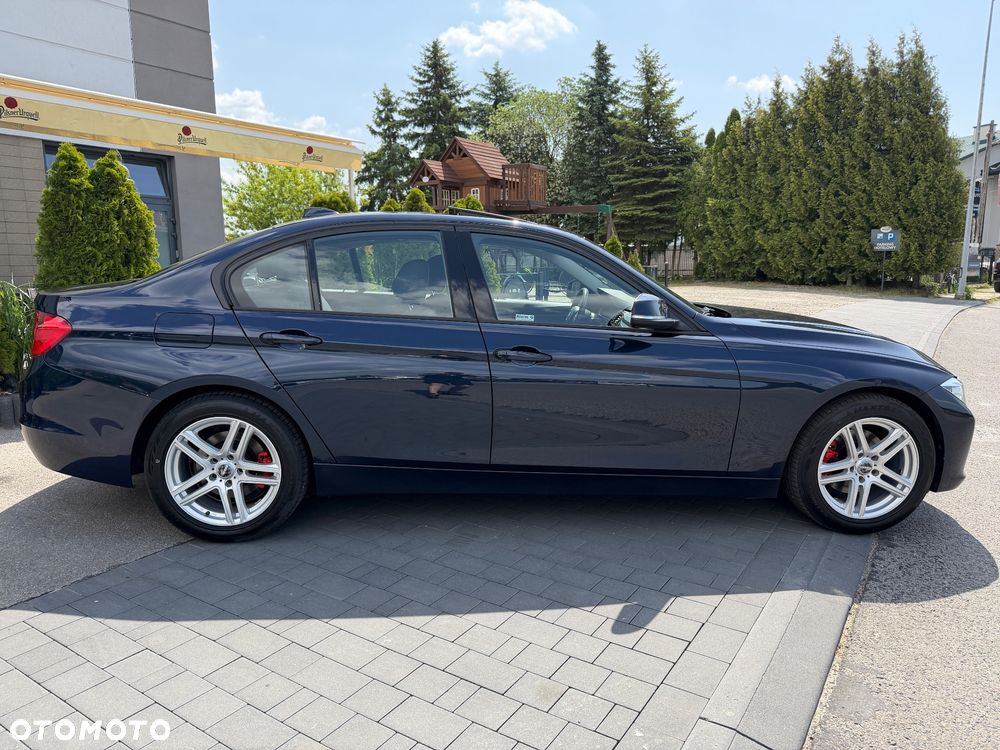BMW Seria 3 320d xDrive Luxury Line - 31
