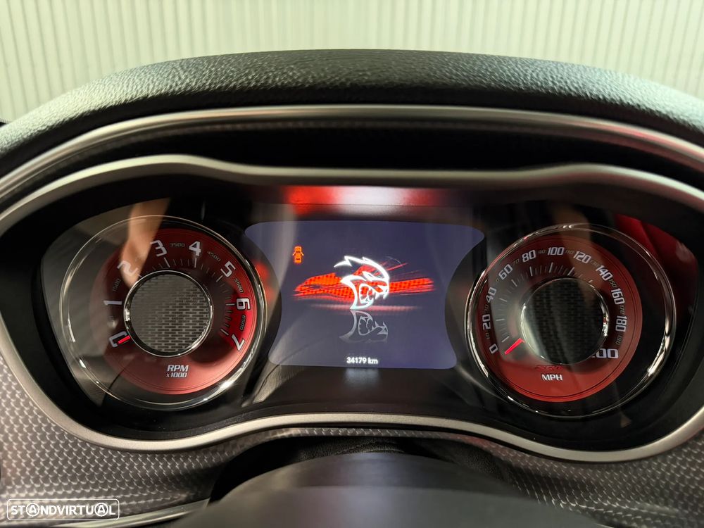 Dodge Challenger Auto SRT Hellcat - 45