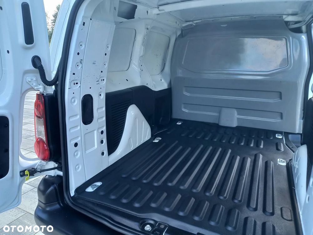 Peugeot Partner 1.6HDI 3 Osob 2018 L2 Long Długi Salon PL Klima Tempomat - 9