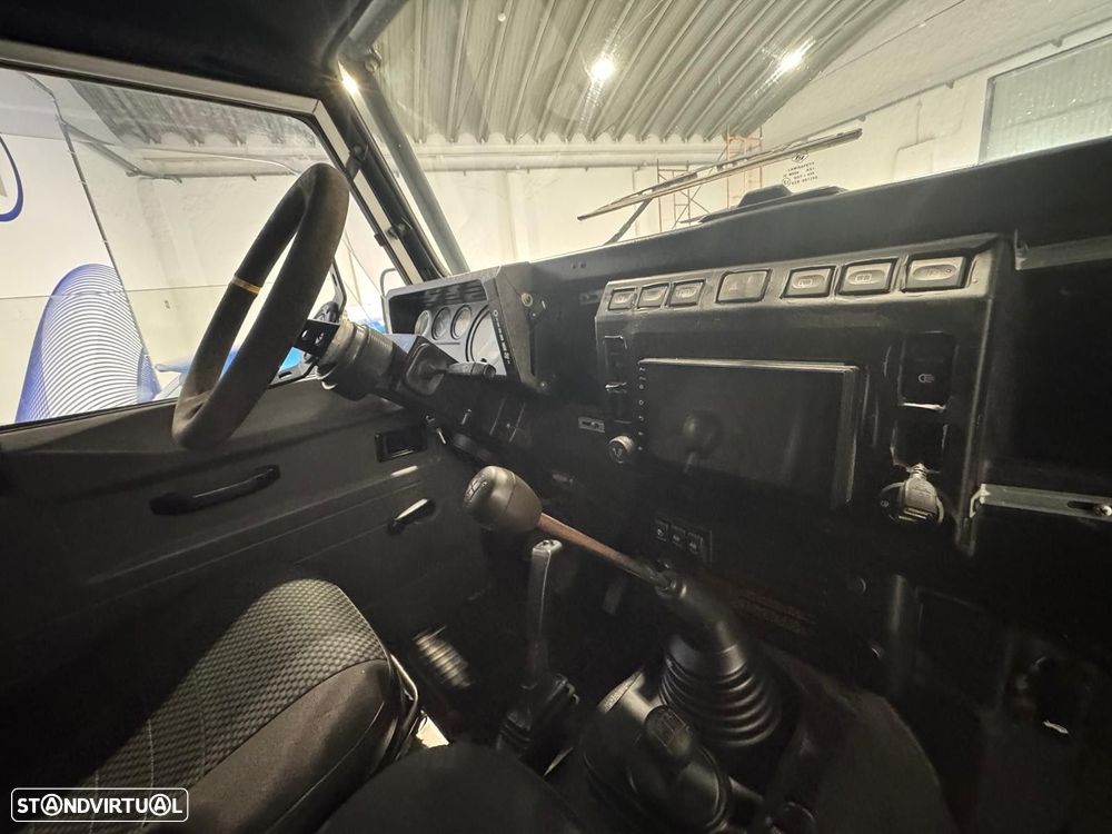 Land Rover Defender 90 2.5 TD5 Metal Top - 9