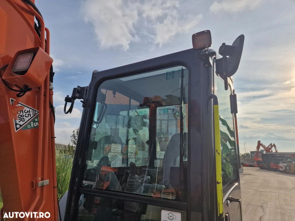 Hitachi ZX33U-6, Masa Operationala 3,7t, 2023, 1.305h, CUPLA RAPIDA HIDRAULICA+3 CUPE NOI, SistemAntifurt, Inst picon, senile 80% bune, Aer conditionat, Adancime sapare 5m, Ridica 2,8tone, Motor 25CP, posibilitate leasing 4 ani, CA NOU-PROMOTIE 36900 EUR+Tva - 28