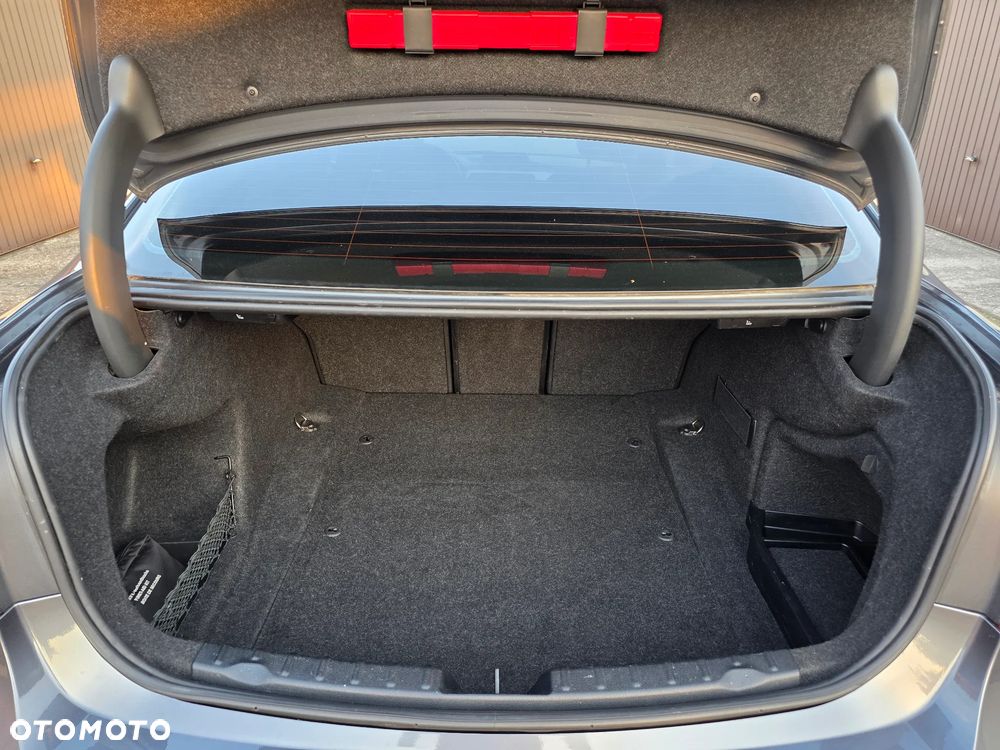 BMW Seria 3 318d DPF Edition Sport - 34