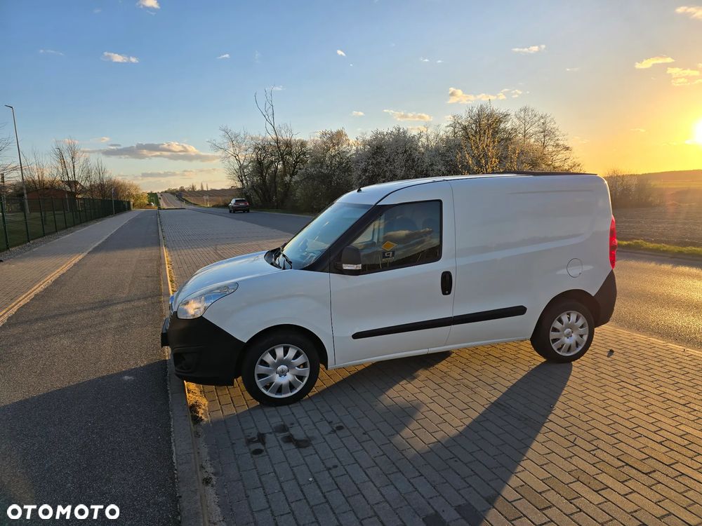 Opel COMBO - 1