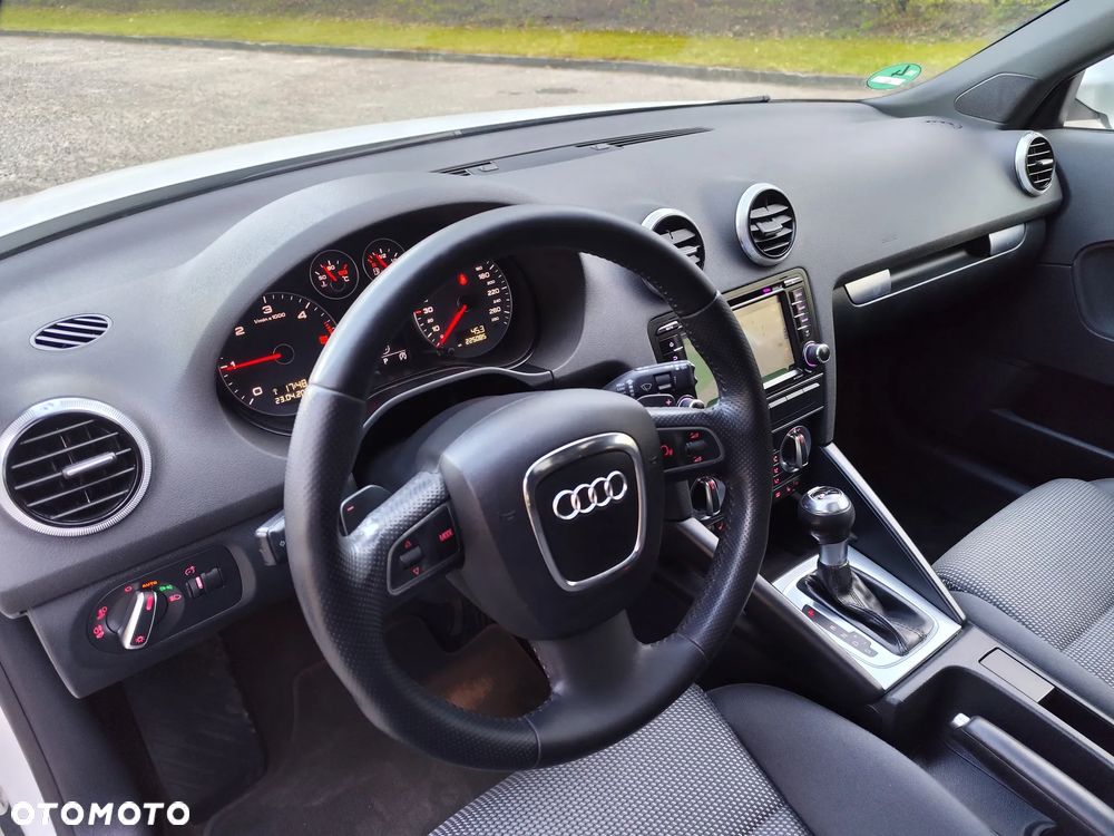 Audi A3 Sportback 2.0 TDI DPF S tronic Ambiente - 28