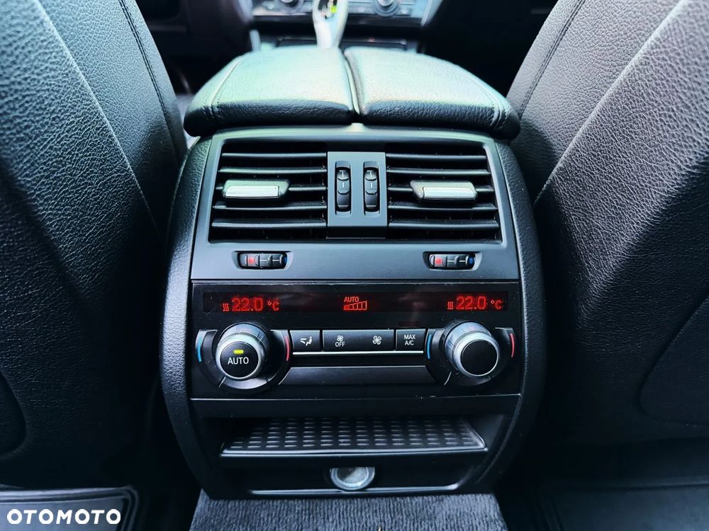BMW Seria 5 520d xDrive - 28