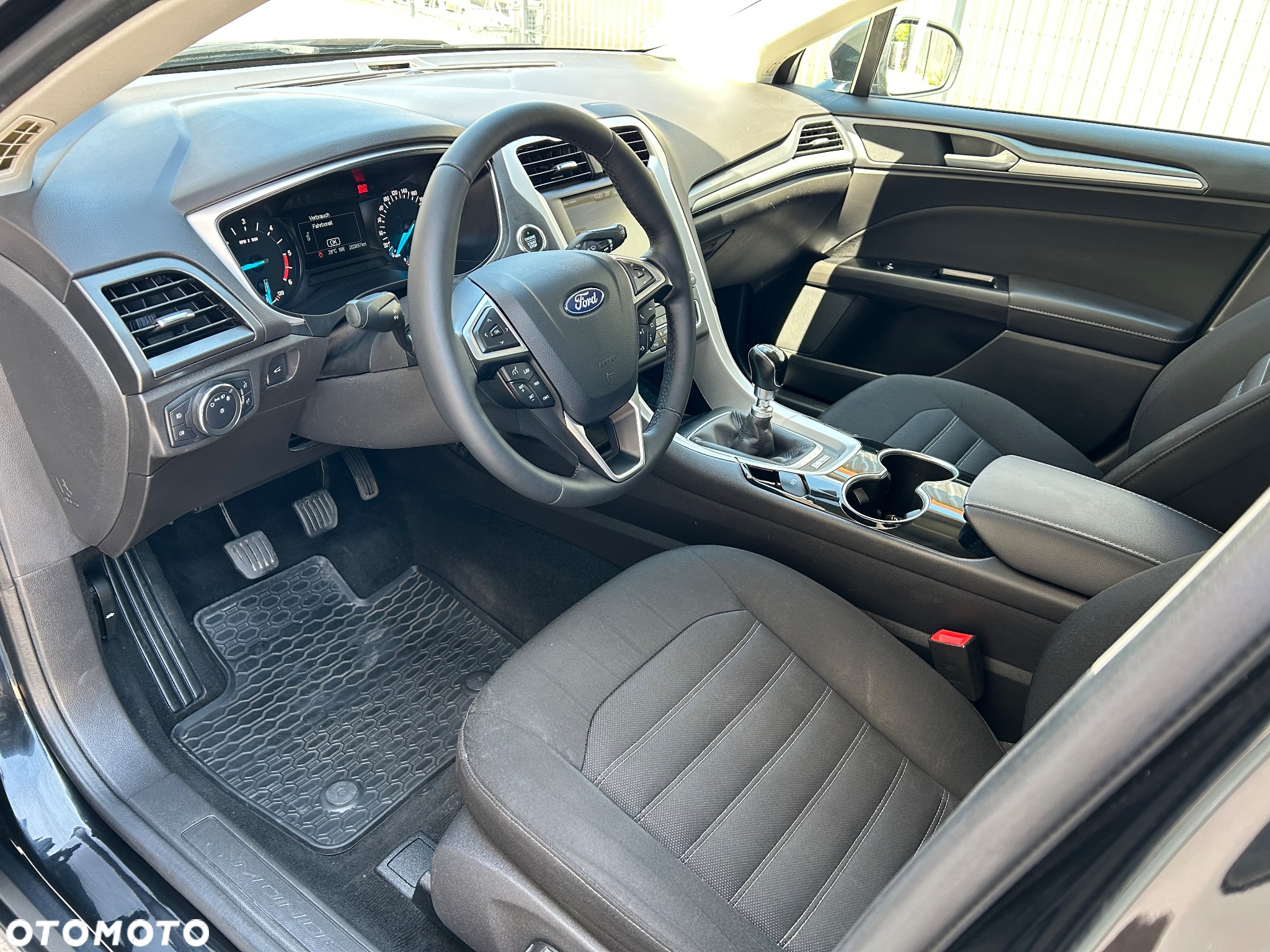 Ford Mondeo 2.0 TDCi ECOnetic Start-Stopp Business Edition - 17