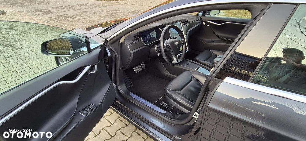 Tesla Model S - 11
