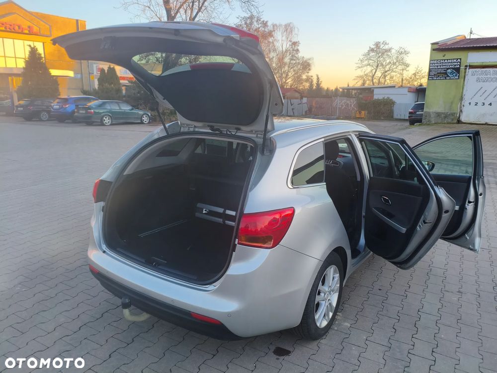 Kia Ceed 1.6 CRDi 128 Dream Team Edition - 4