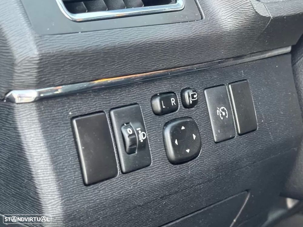 Toyota Avensis SW 2.0 D-4D Exclusive +Navi - 26