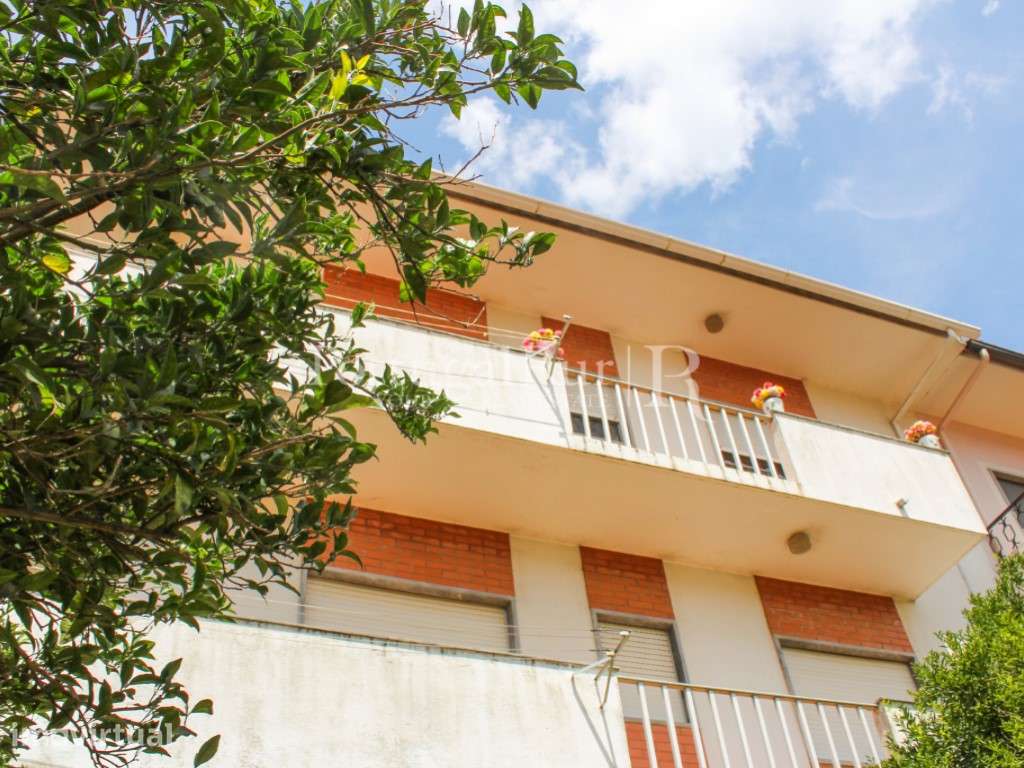 Apartamento T3 com sótão, Garagem e quintal com anexo - Grande imagem: 3/38
