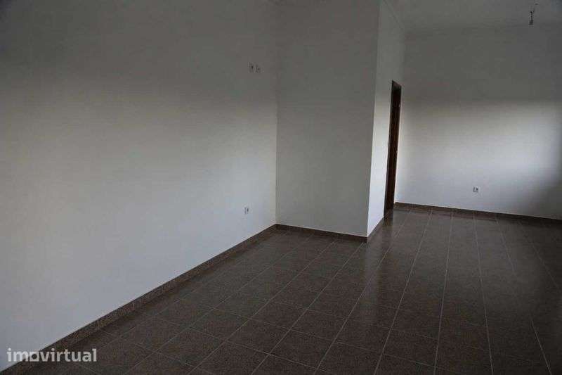 Vendo Loja no centro de Moimenta da Beira - Grande imagem: 3/9