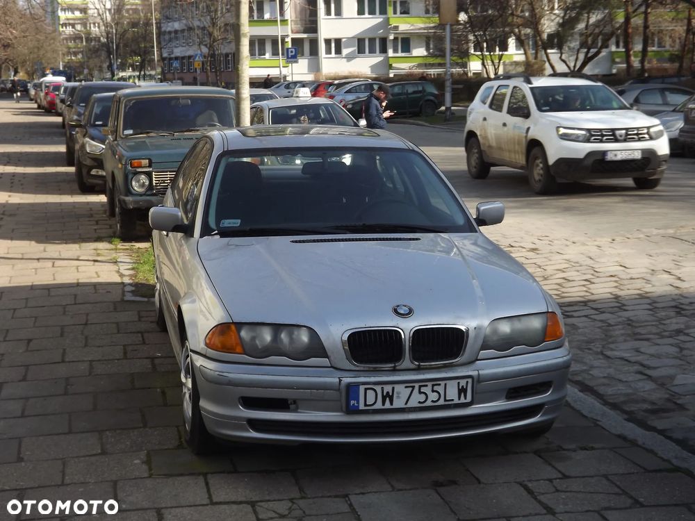 BMW Seria 3 318i - 5