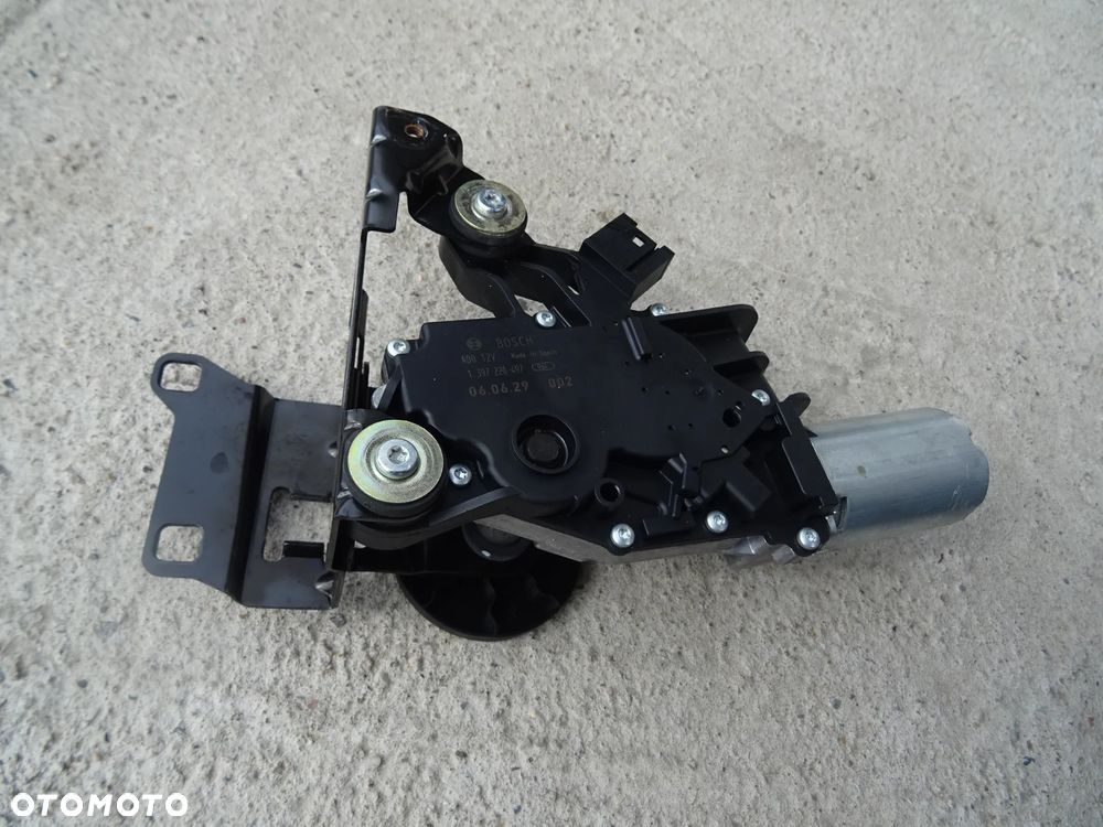 BMW E61 MECHANIZM SILNICZEK WYCIERACZKI TYLNEJ KLAPY TYŁ - 2