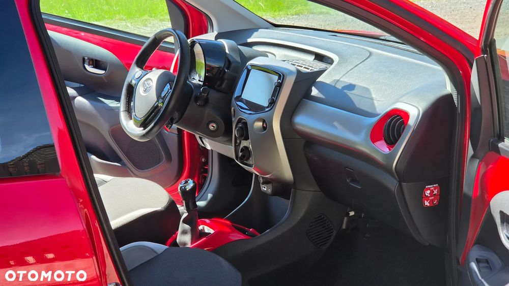 Toyota Aygo x-play touch - 20