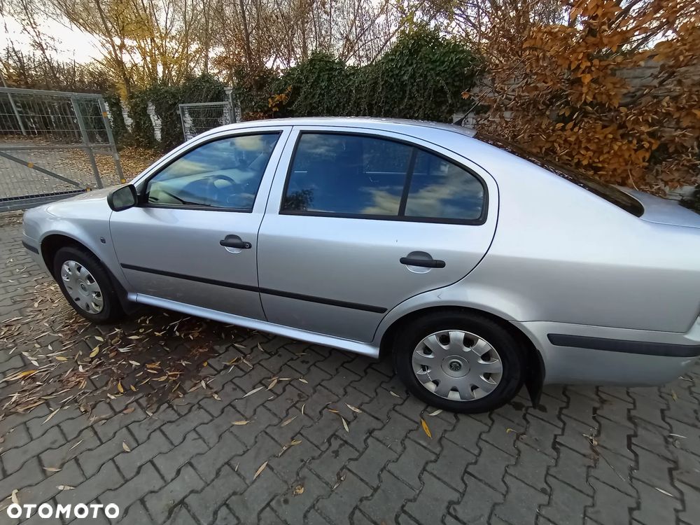 Skoda Octavia 1.6 Tour - 8