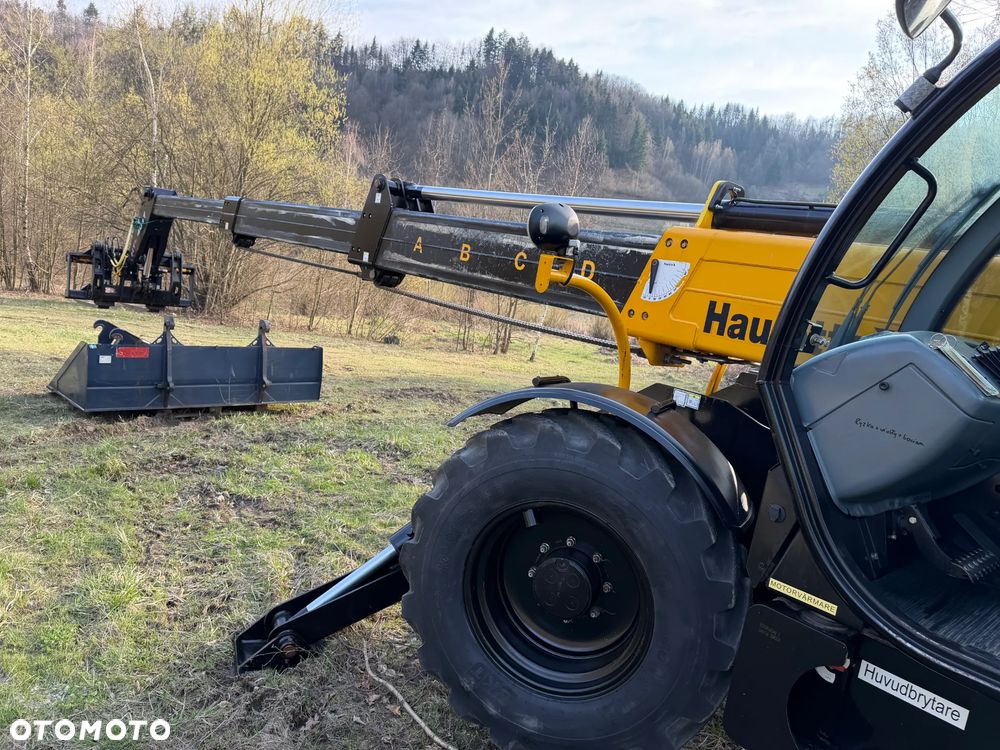 Haulotte HTL 4017 Ładowarka Teleskopowa Dźwig 17m. z Bocianem 22m. Łyżka szufla. widły z Hydraulicznym posuwem! Maszyna z Komuny Norweskiej! Jak Nowa z Salonu. DEKRA aktualna na cały osprzęt! Kamera + szybkozłącze! Bocian 5m. Szybka wolna jazda! Pełna Dokumentacja Serwisowa! Opony zero zużycia! Zero luzów i wycieków! Stabilizatory 2ośie. Wielka Okazja 3430 mtg! Webasto. Gniazdo 220v. Bogata Wersja Norweska - 13