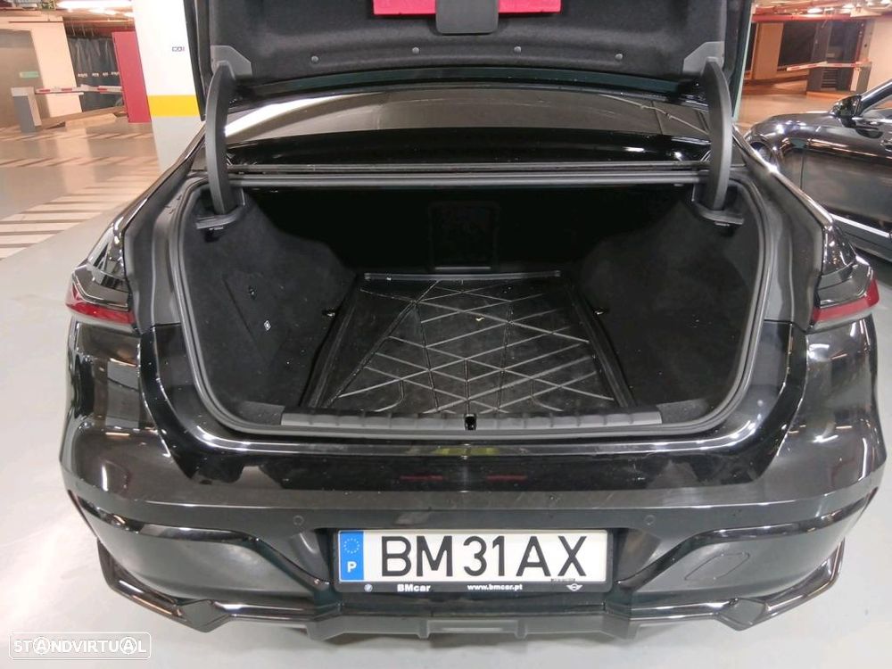 BMW i7 xDrive60 - 11