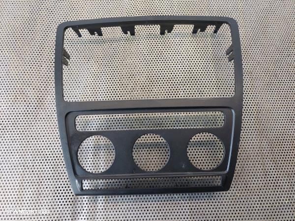 Moldura / Estrutura Consola Central / Rádio Skoda Octavia I (1U2) - 2