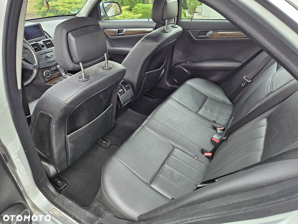 Mercedes-Benz Klasa C 320 CDI DPF 7G-TRONIC Elegance - 14