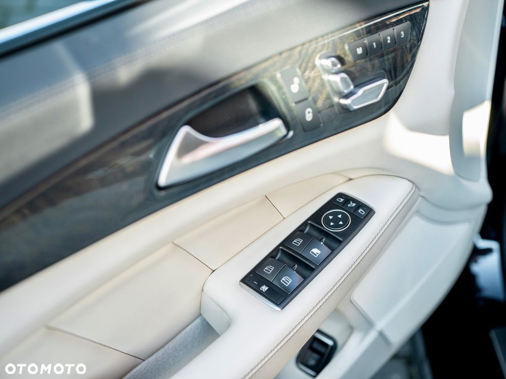 Mercedes-Benz CLS 500 4Matic BlueEFFICIENCY 7G-TRONIC Edition 1 - 17