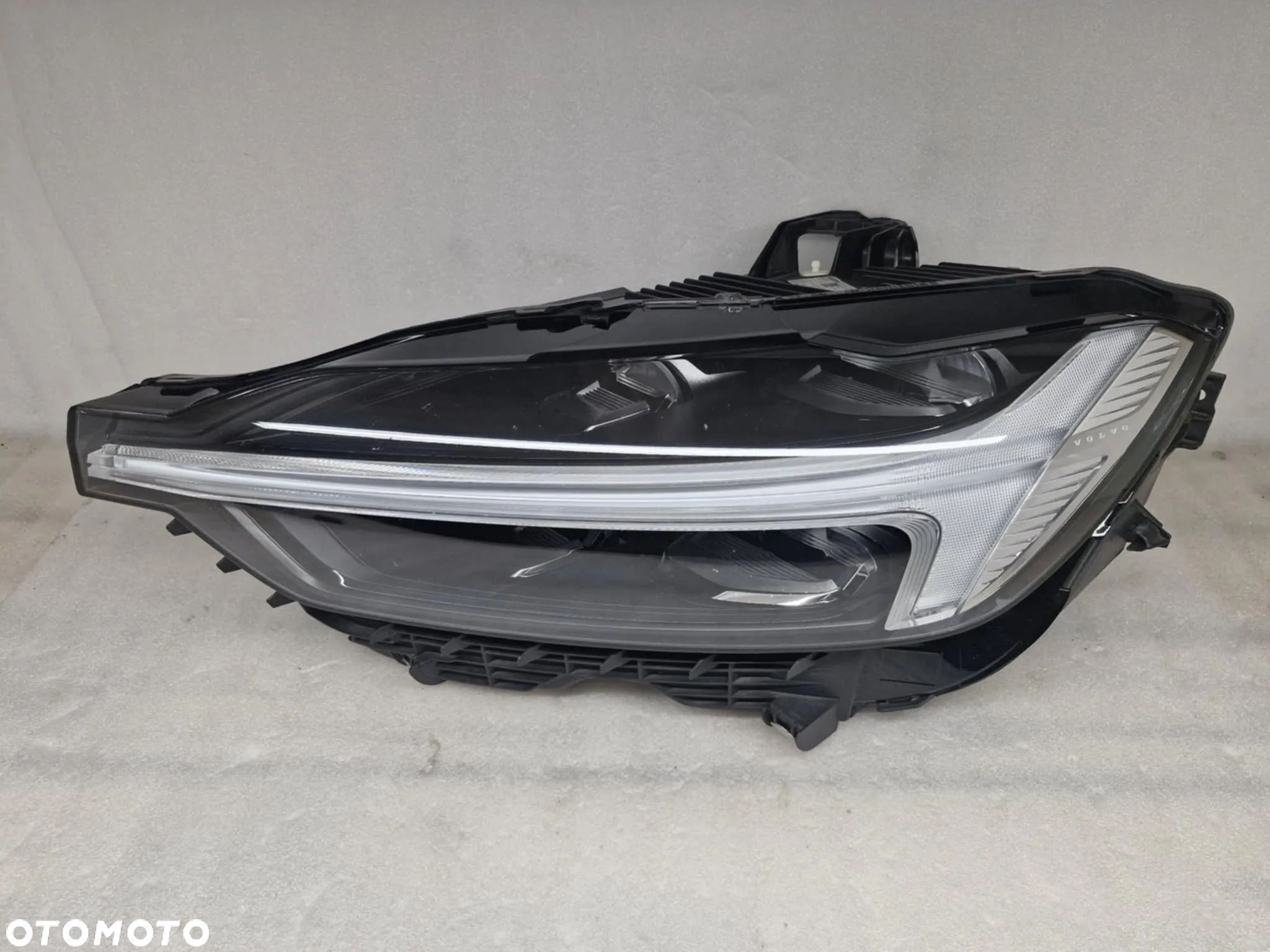 VOLVO XC60 II MID LED LAMPA LEWA/PRAWA PRZÓD 32337374/32337375 KOMPLET - 21