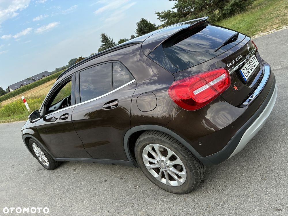 Mercedes-Benz GLA - 9