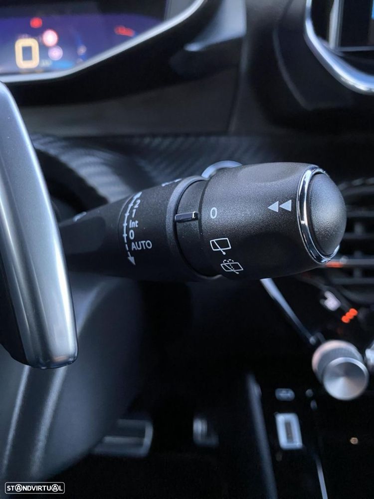 Peugeot 2008 1.2 PureTech GT EAT8 - 14