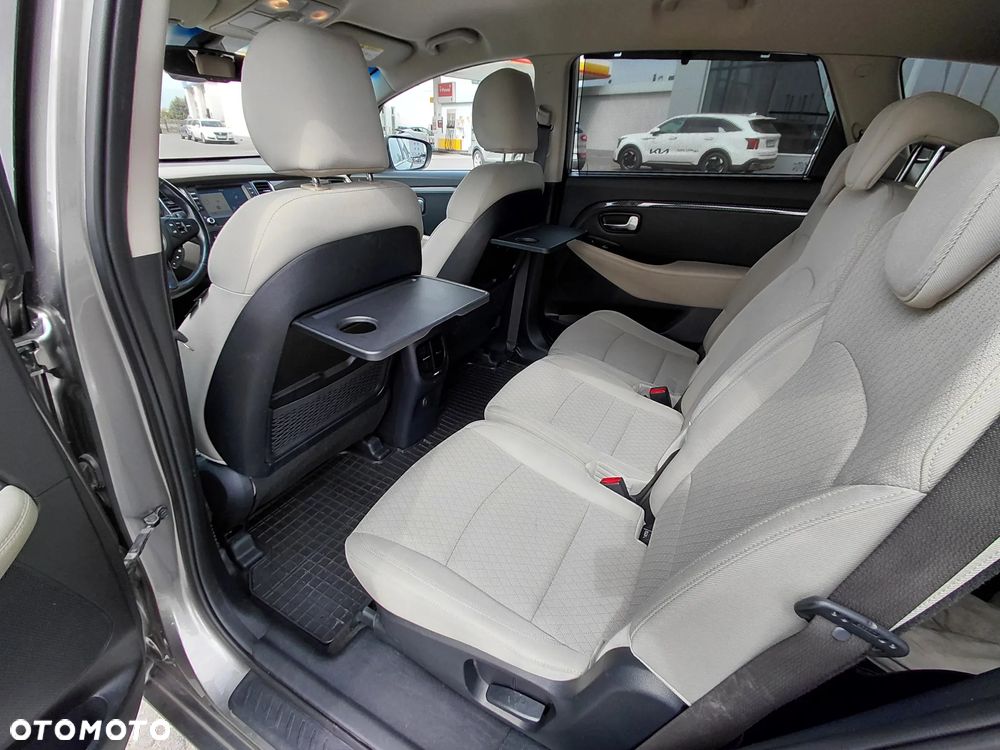 Kia Carens 1.7 CRDi Business Line 7DCT - 23