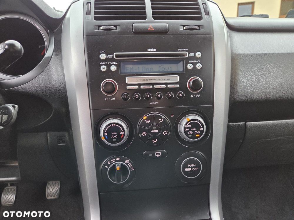 Suzuki Grand Vitara 2.0 Club Family - 12