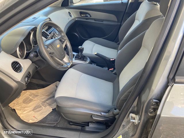 Chevrolet Cruze 1.6 LS - 4