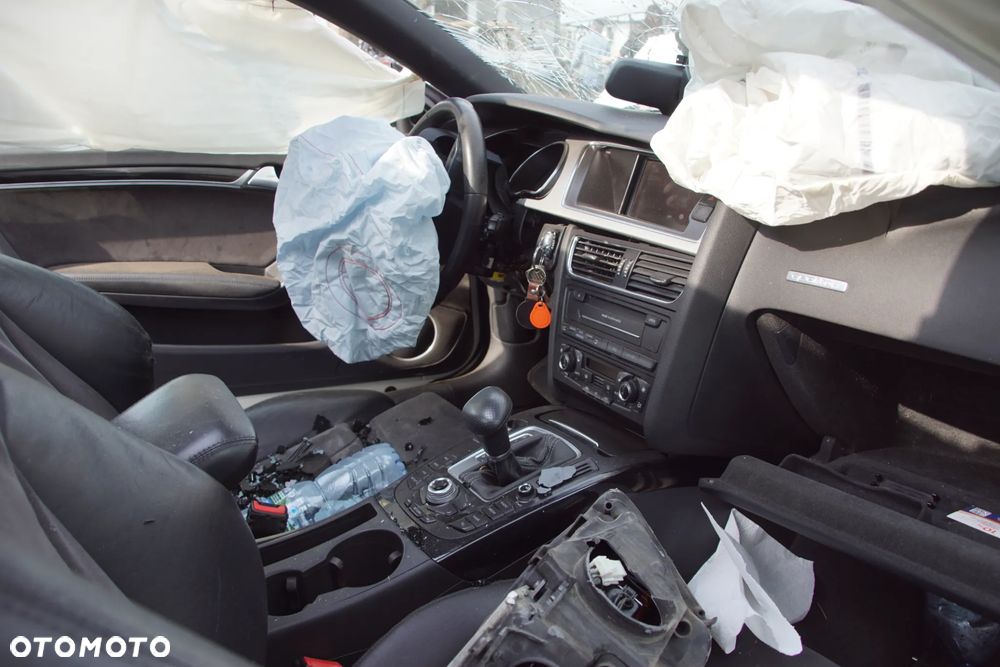 Auto na części - Audi A5 I 8T 3.0 TDI 239 KM CCWA LMK LY9C 2009R Silnik Skrzynia Drzwi Błotnik Klapa Zderzak Lampa Lusterko Klamka Szyba Deska Kokpit Sterownik Moduł Czujnik Licznik Wyświetlacz Panel Kierownica - 14