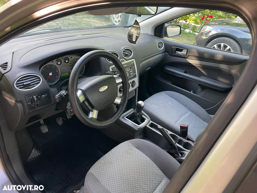 Ford Focus 1.8 TDCi Ambiente - 9